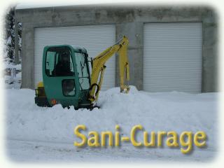 Sortie de la mini-pelle pour dégager la neige devant les entrées de garage à Tagolsheim